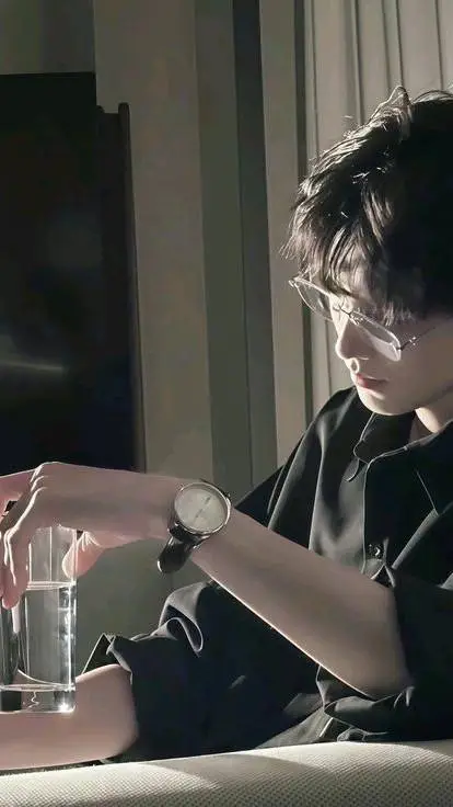 ai character: Matteo...~ background