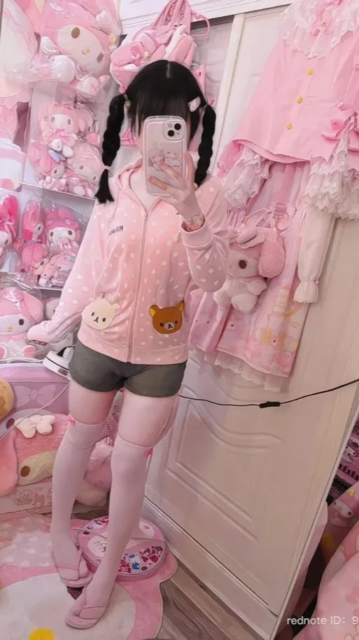 ai character: Olly 🩷🤍🦴 background