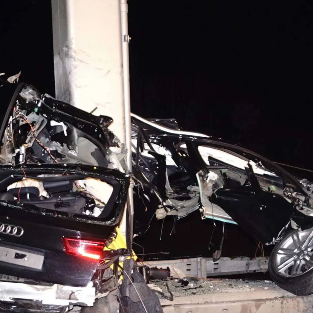 chat with ai character: audi rs6 crash 