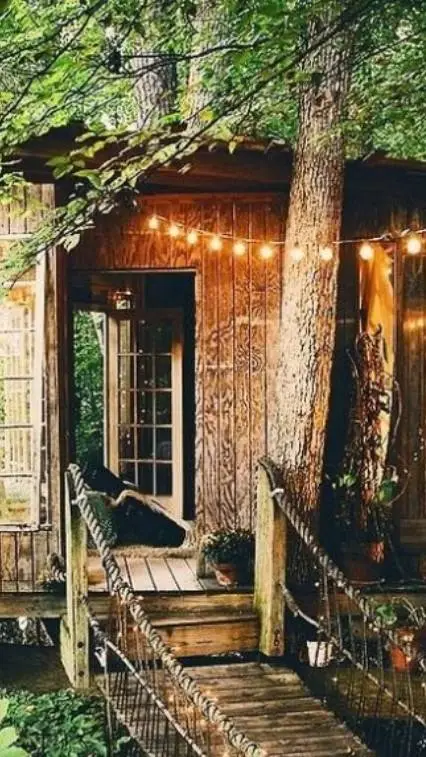 ai character: 🍀Tree House🪴 background