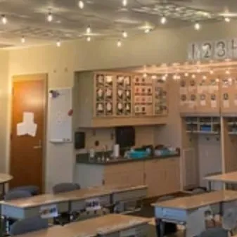 chat with ai character: Class 🎀💟