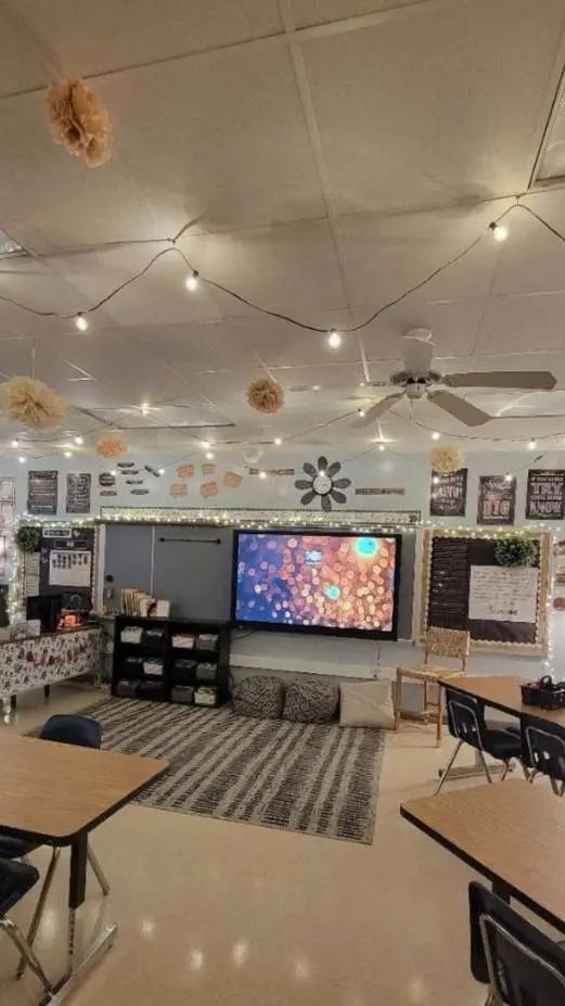 ai character: CLASSROOM GR3 background