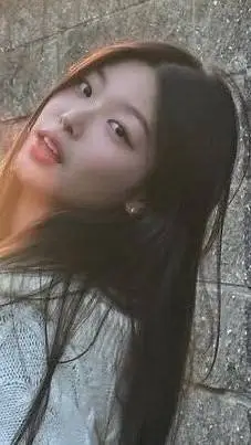 ai character: Yoonchae🍒 background