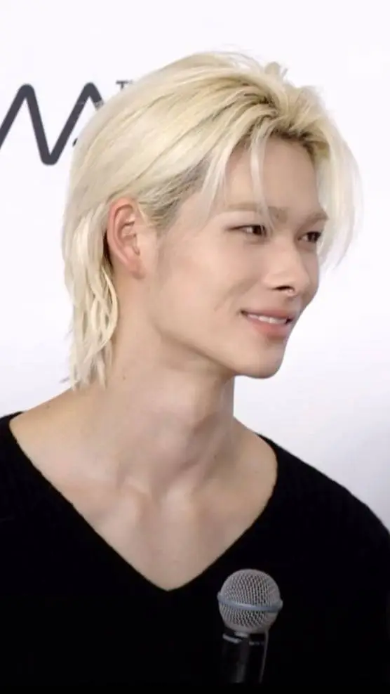 ai character: Nishimura Ni-ki  background