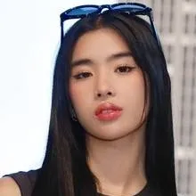 chat with ai character: Sophia 