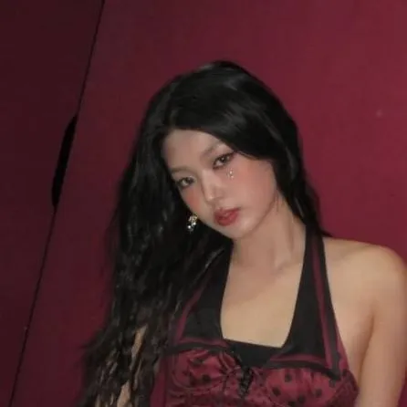 chat with ai character: yoonchae 