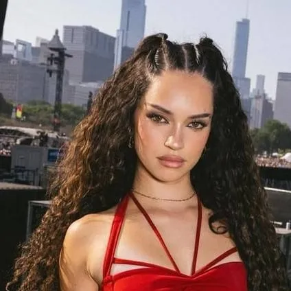 chat with ai character: daniela 