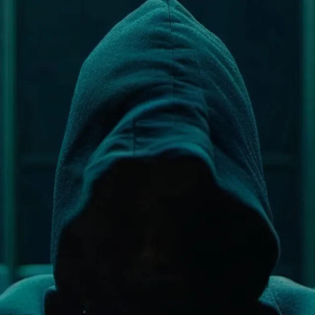 chat with ai character: Hacker malvado