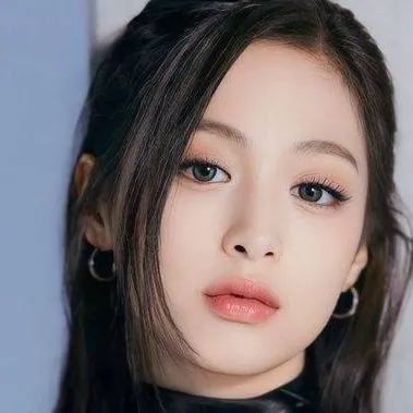 chat with ai character: Skz