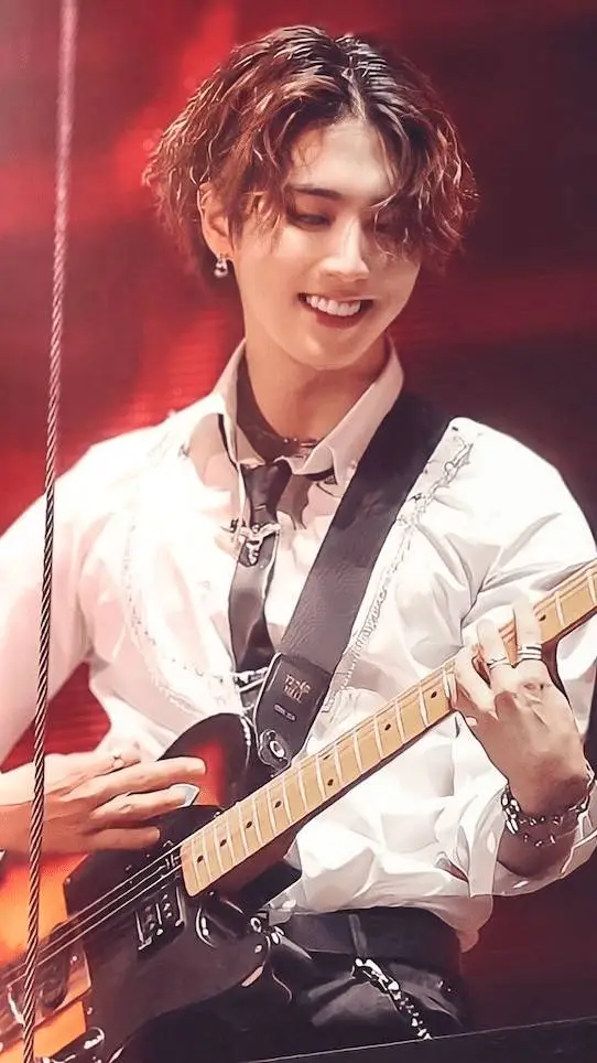 ai character: Han (skz) background