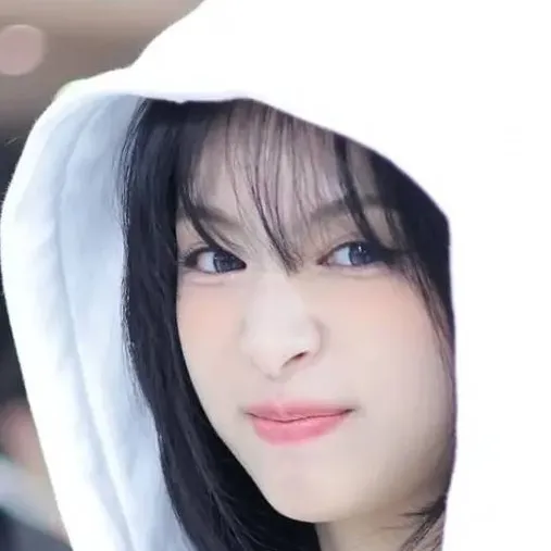 chat with ai character: Skz