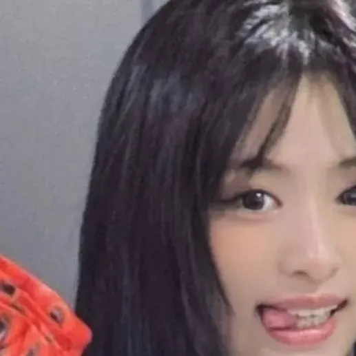 chat with ai character: Skz