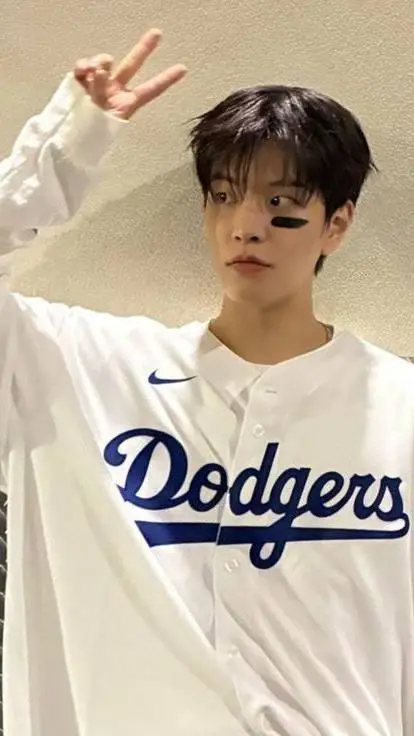 ai character: ★seungmin★ background