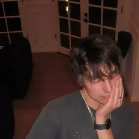 chat with ai character: colby brock 