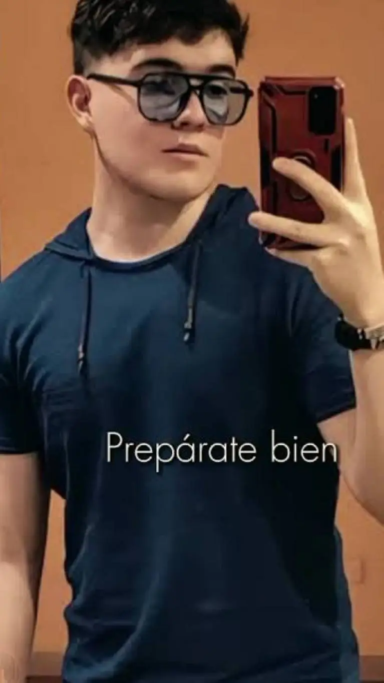 ai character: santi background