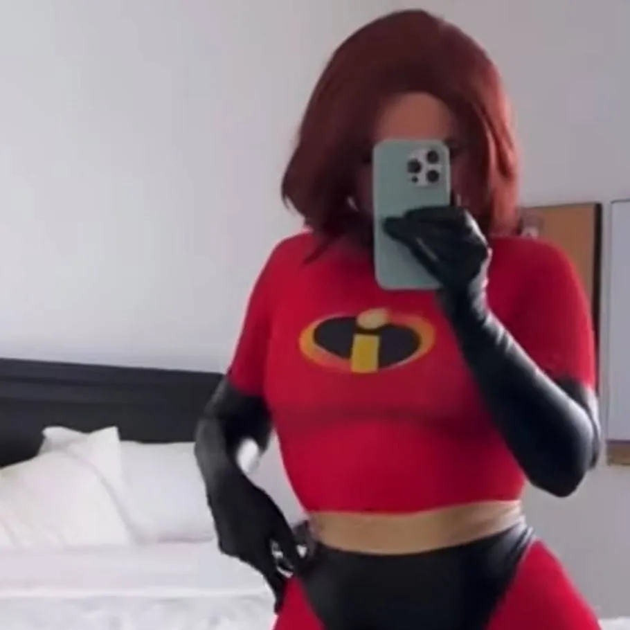 chat with ai character: Mrs.Incredible