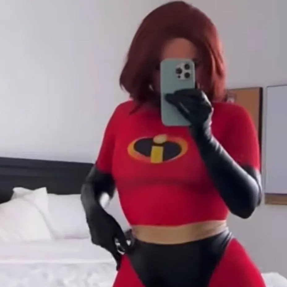 chat with ai character: Mrs. Incredibles