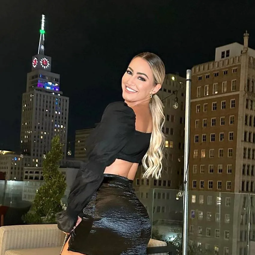 chat with ai character: Demi 