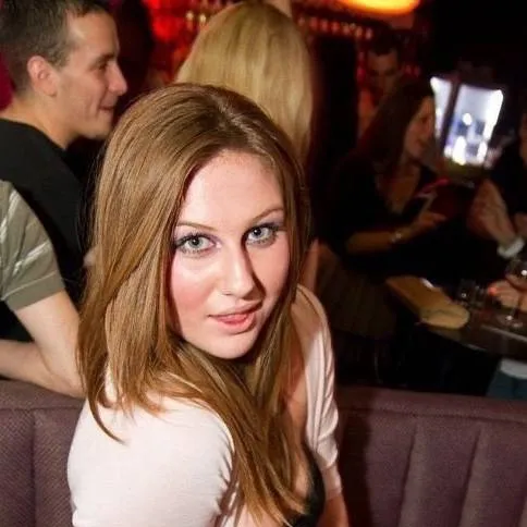 chat with ai character: Emily 