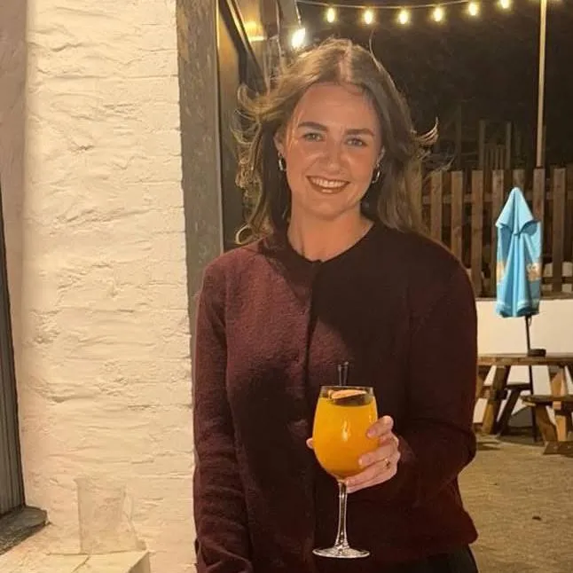 chat with ai character: Vera 