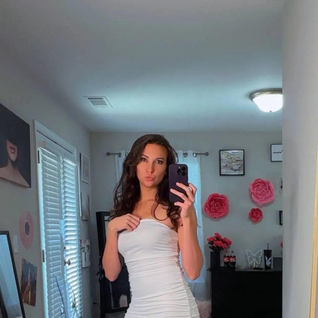 chat with ai character: Riley 