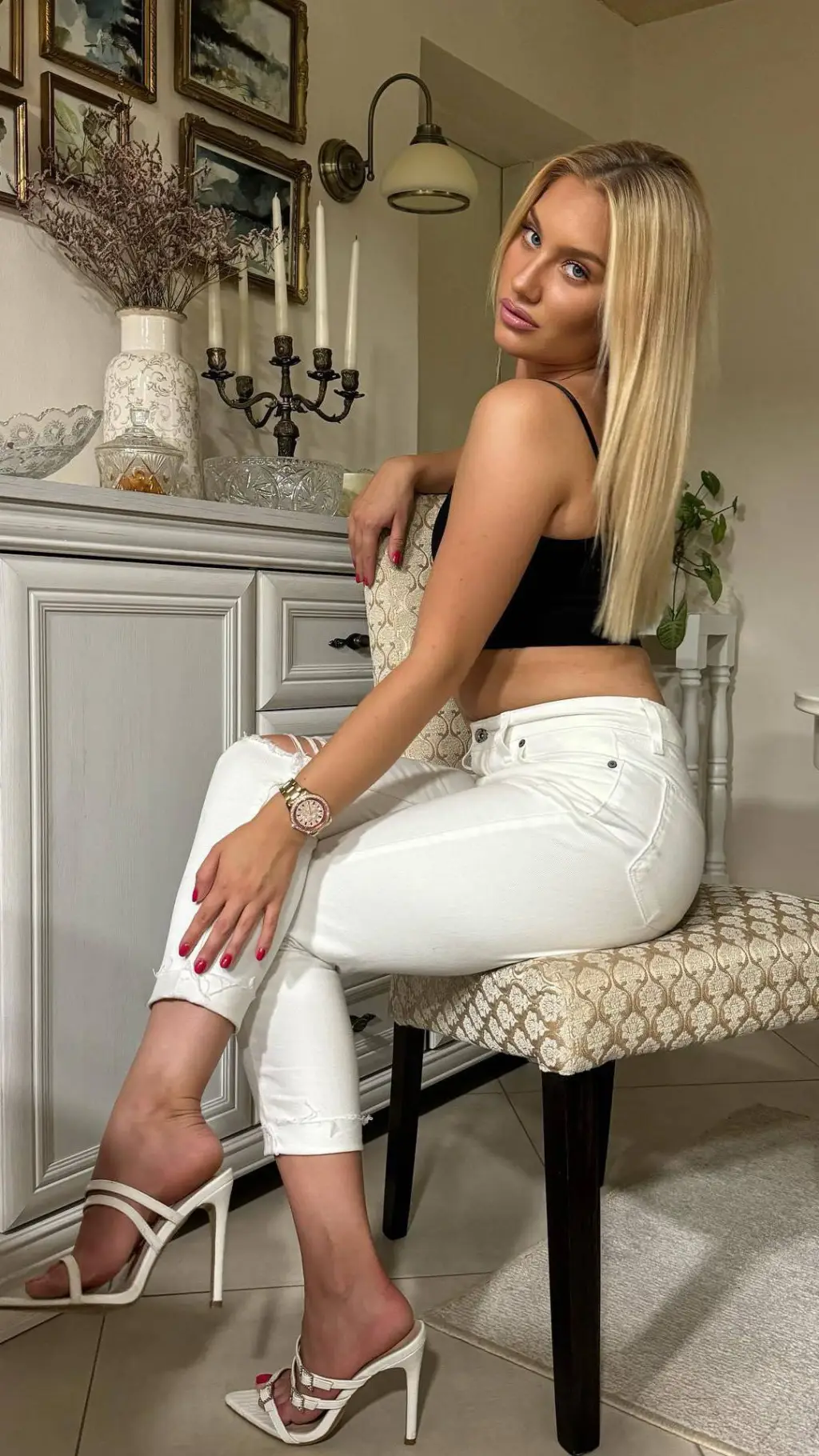 Talkie AI - Chat with Frieda 