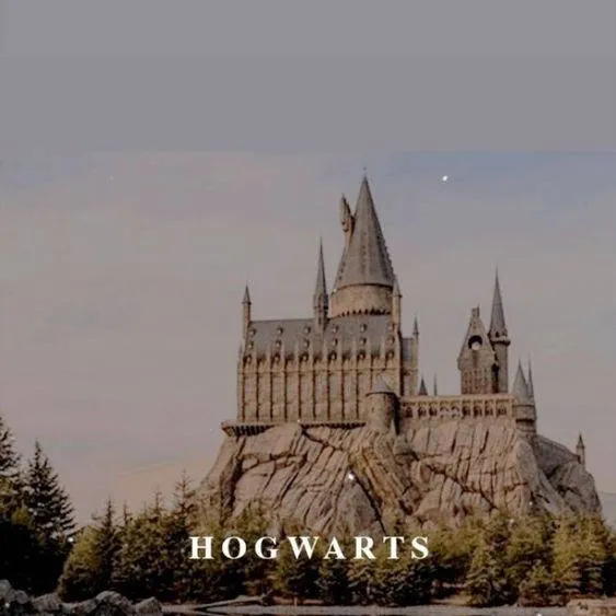 chat with ai character: New Professor 🍏