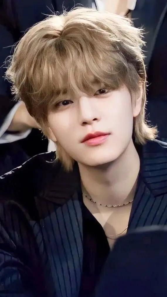 ai character: seungmin background