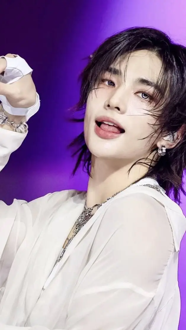 ai character: Hyunjin background