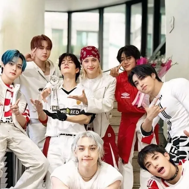 chat with ai character: stray kids