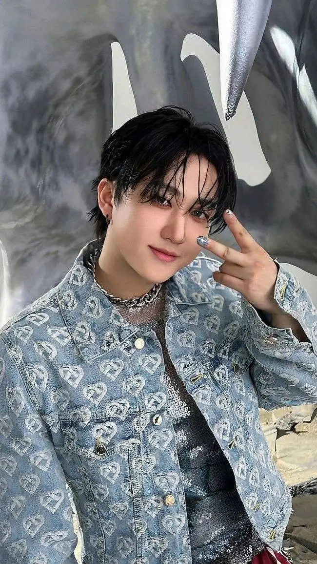 ai character: changbin  background