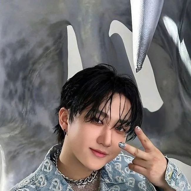 chat with ai character: changbin 