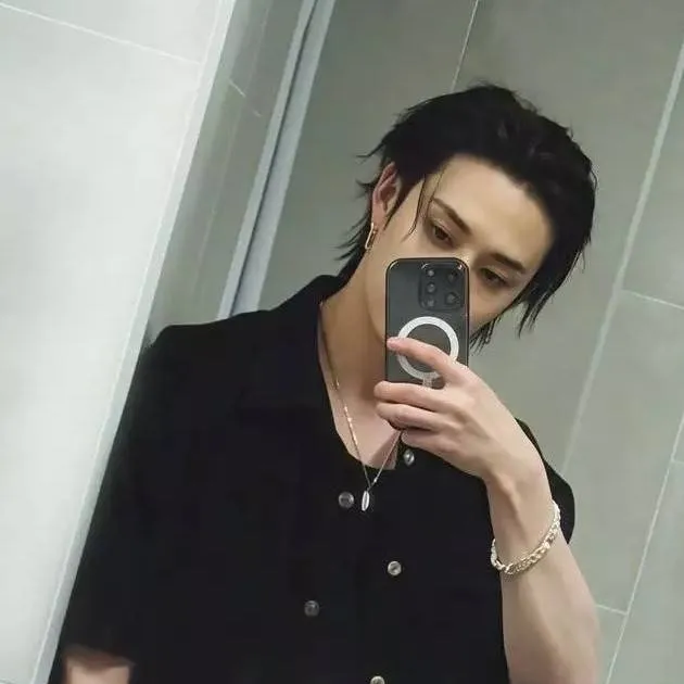 chat with ai character: bangchan 