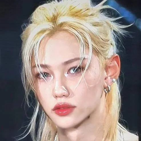 chat with ai character: felix 