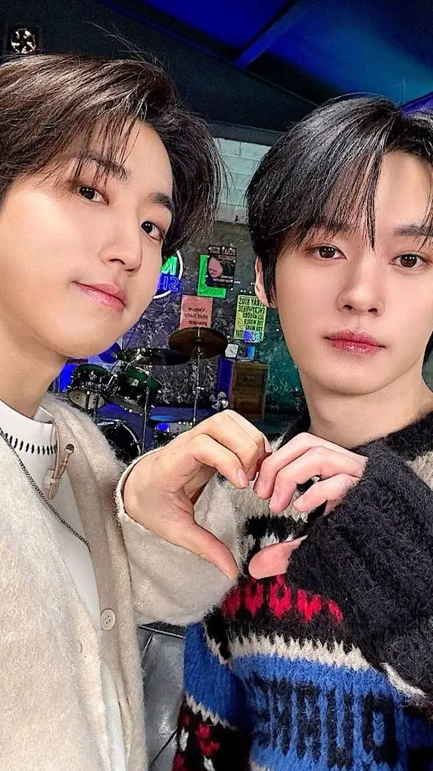 ai character: Han,Minho y tu background