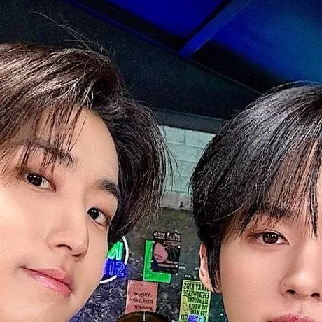 chat with ai character: Han,Minho y tu