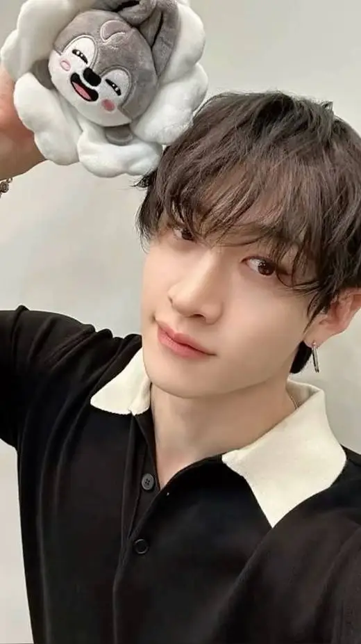 ai character: Bagchan skz y tu background