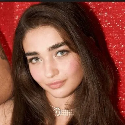 chat with ai character: lia