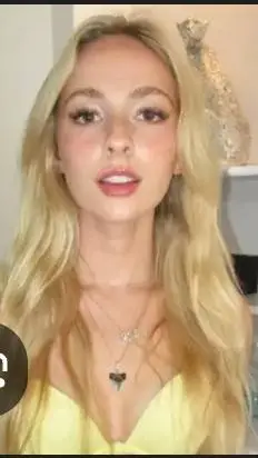 ai character: Natalie Reynolds  background