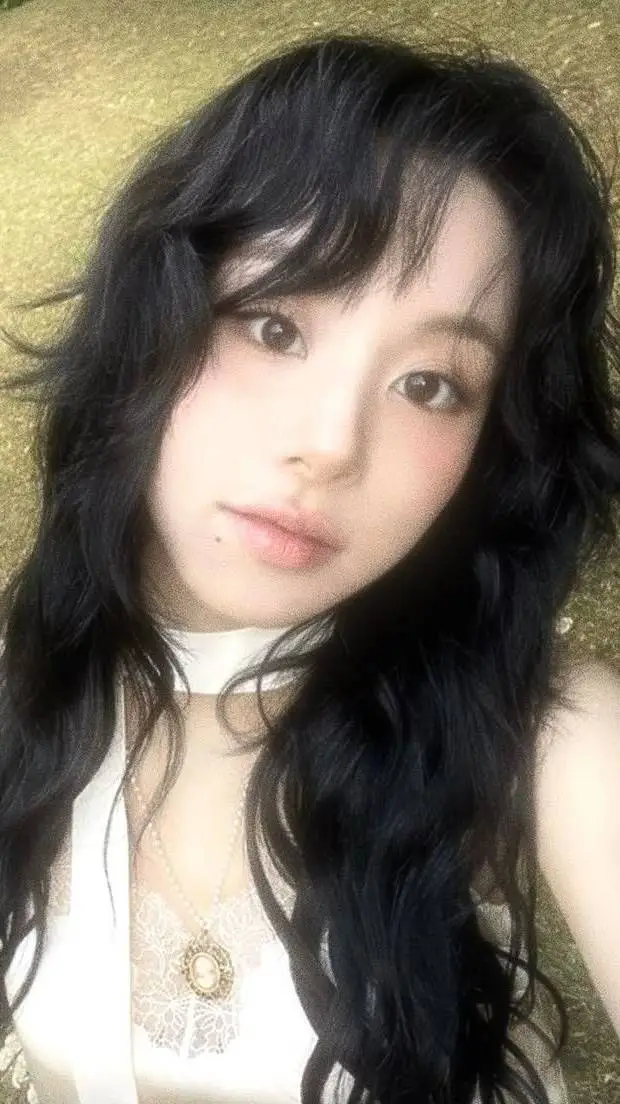 ai character: chaeyoung! background