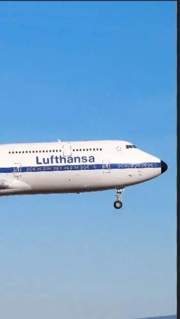 ai character: 747 thing background