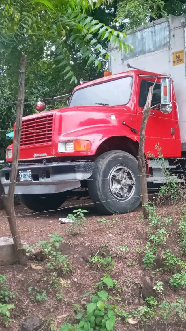 ai character: camión renegado  background