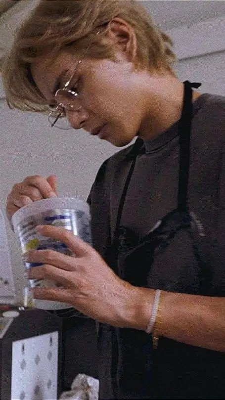 ai character: kim taehyung  background