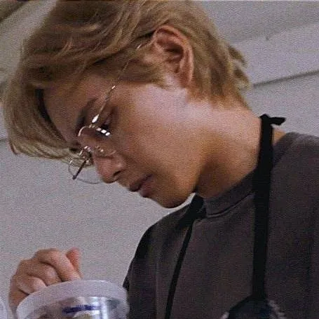 chat with ai character: kim taehyung 