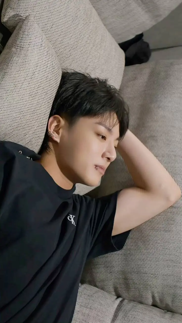 ai character:  jungkook background