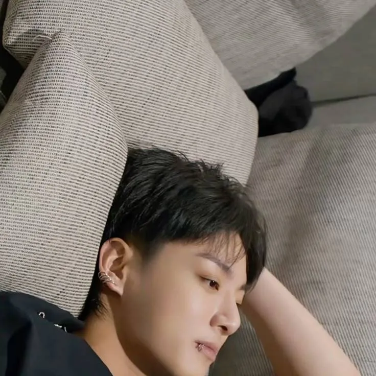 chat with ai character:  jungkook