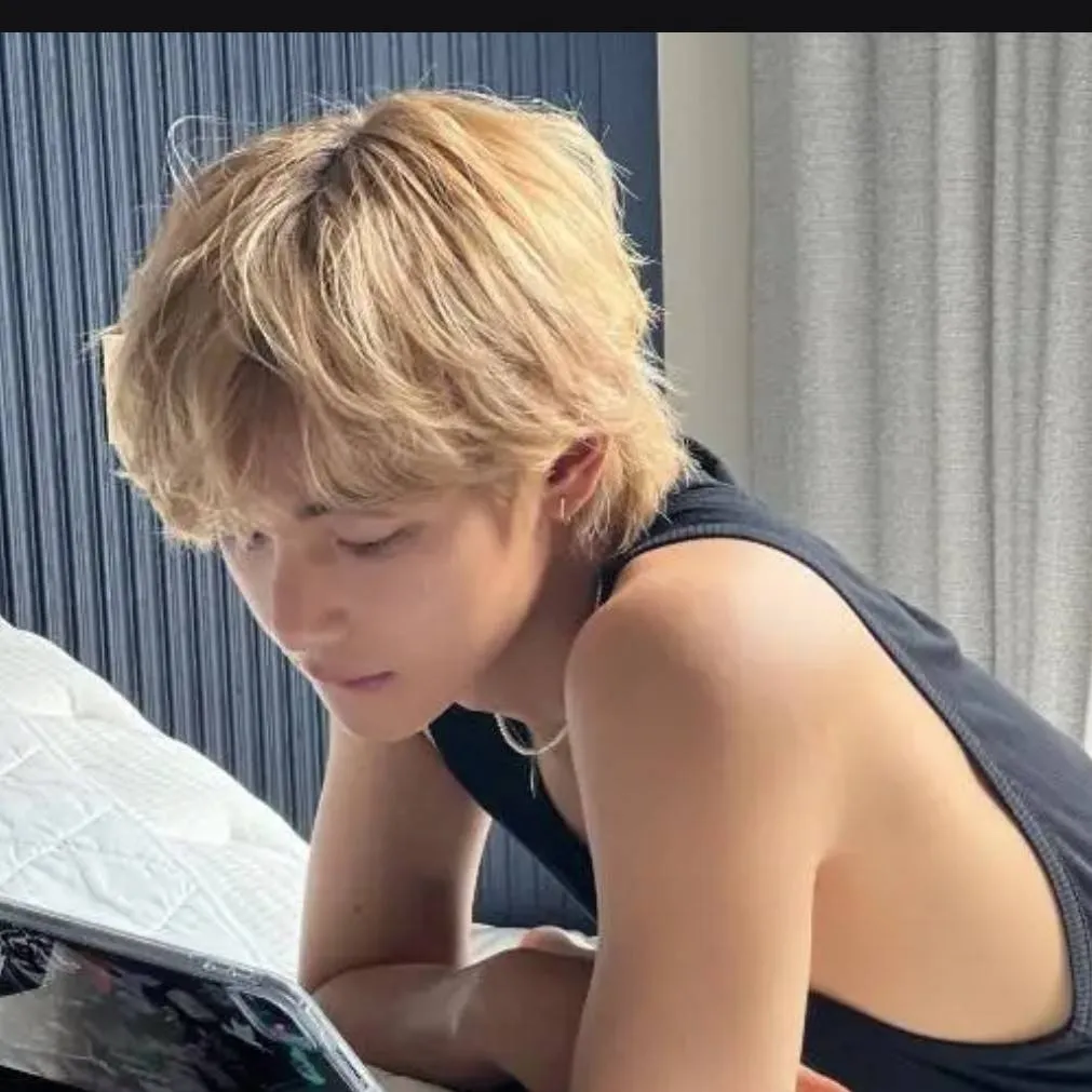 chat with ai character: taehyung. 