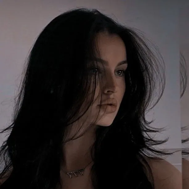 chat with ai character: Miriam