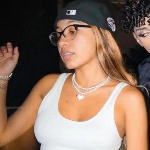 chat with ai character: Alondra