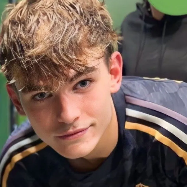 chat with ai character: Izan